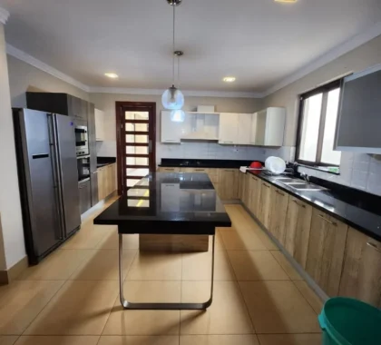 5-Bedroom Amara Ridge Villa – Luxurious Karen En-Suite Stays | Comboni Vacation Homes